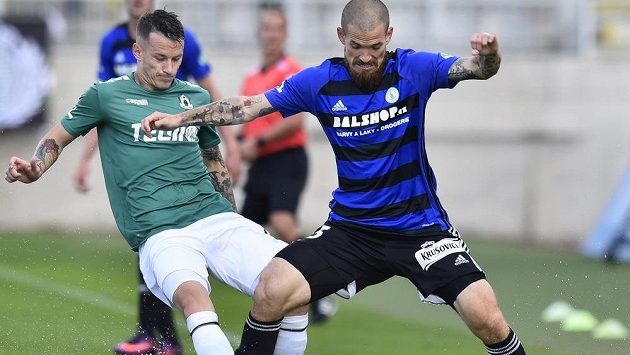 Jan Sýkora z Jablonce (vlevo) a David Bartek z Bohemians Jan Sýkora z Jablonce (vlevo) a David Bartek z Bohemians