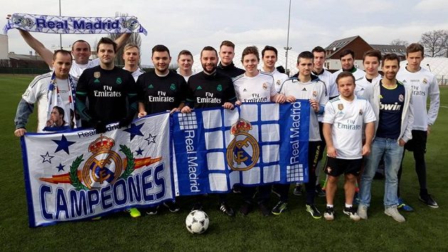 Fanoušci fotbalového Realu Madrid si zahráli v Praze přátelský zápas. Fanoušci fotbalového Realu Madrid si zahráli v Praze přátelský zápas.