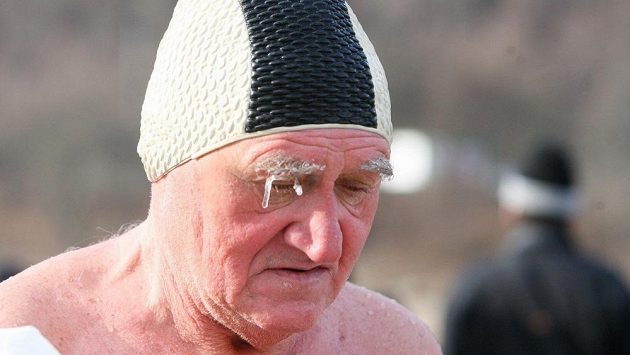 Na otužování je hlavně důležité, aby vám nepřimrzlo obočí k nějaké kře. Na otužování je hlavně důležité, aby vám nepřimrzlo obočí k nějaké kře.