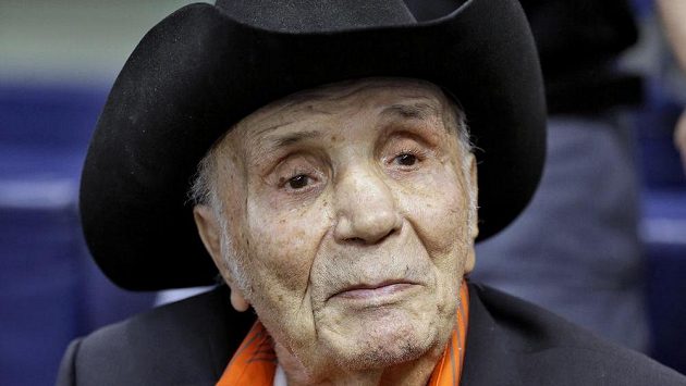Jake LaMotta před nedávnem při sledování baseballového zápasu Tampa Bay Rays - NY Yankees Jake LaMotta před nedávnem při sledování baseballového zápasu Tampa Bay Rays - NY Yankees
