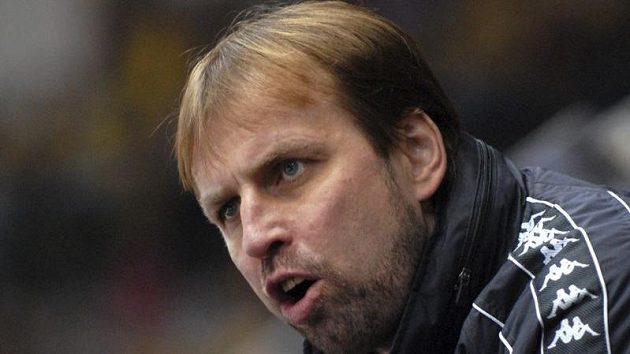 Rostislav Vlach se stal novým koučem hokejistů Zlína. Rostislav Vlach se stal novým koučem hokejistů Zlína.