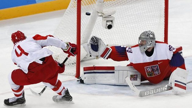 Vladislav Gavrikov překonává Pavla Francouze v semifinále olympijského turnaje. Vladislav Gavrikov překonává Pavla Francouze v semifinále olympijského turnaje.