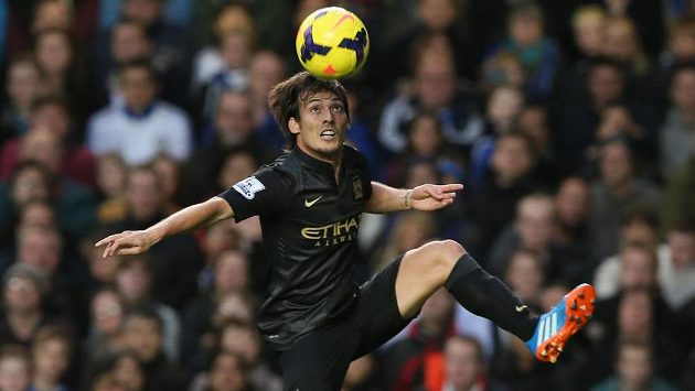 Záložník Manchesteru City David Silva. Záložník Manchesteru City David Silva.