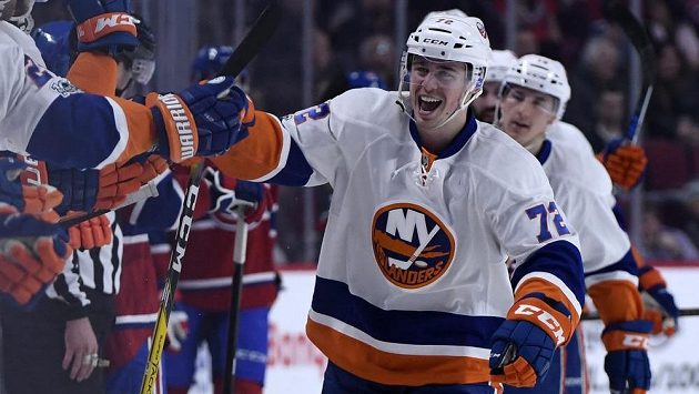 Anthony Beauvillier z New Yorku Islanders oslavuje svůj gól proti Montrealu. Anthony Beauvillier z New Yorku Islanders oslavuje svůj gól proti Montrealu.