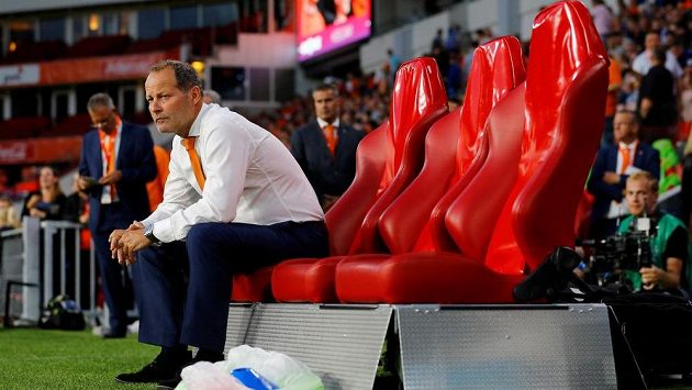 Zklamaný nizozemský trenér Danny Blind Zklamaný nizozemský trenér Danny Blind