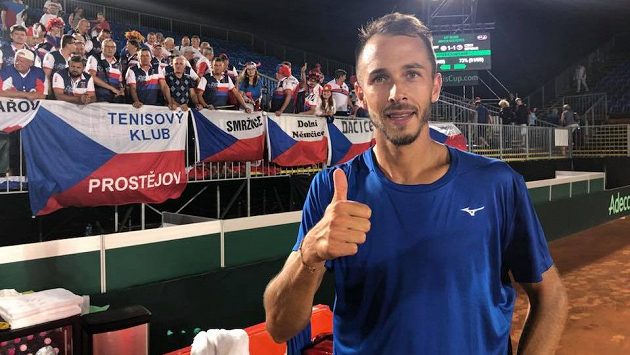 Lukáš Rosol srovnal duel s Maďarskem. Lukáš Rosol srovnal duel s Maďarskem.
