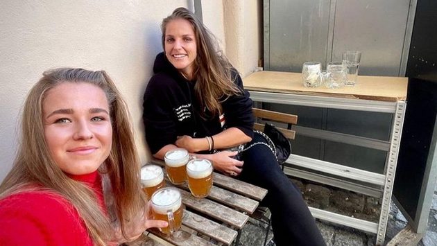 České tenistky Karolíny Muchová s Plíškovou vyrazily společně na dvě České tenistky Karolíny Muchová s Plíškovou vyrazily společně na dvě