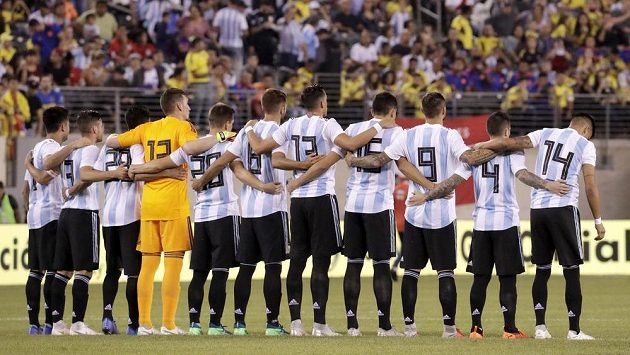 Fotbalisté Argentiny v přípravě proti Kolumbii. Fotbalisté Argentiny v přípravě proti Kolumbii.