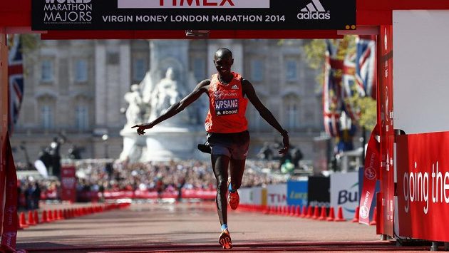 Keňan Wilson Kipsang zaběhl na maratónu v Londýně traťový rekord. Keňan Wilson Kipsang zaběhl na maratónu v Londýně traťový rekord.