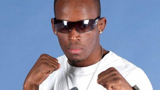 Ronald Dlamini, bývalý bojovník v MMA, který se i po oslepnutí nevzdal svého sportu. Ronald Dlamini, bývalý bojovník v MMA, který se i po oslepnutí nevzdal svého sportu.
