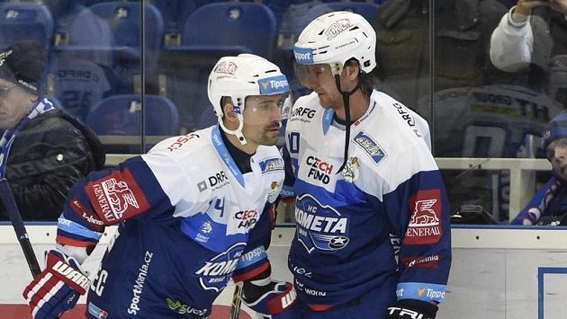 Útočníci Komety (zleva) Tomáš Plekanec a Martin Erat během zápasu se Spartou. Útočníci Komety (zleva) Tomáš Plekanec a Martin Erat během zápasu se Spartou.