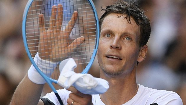 Tomáš Berdych se raduje z postupu do 2. kola Australian Open. Tomáš Berdych se raduje z postupu do 2. kola Australian Open.