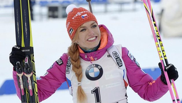 Rozjásaná Gabriela Koukalová, v Oberhofu si připsala třetí triumf v sezóně. Rozjásaná Gabriela Koukalová, v Oberhofu si připsala třetí triumf v sezóně.