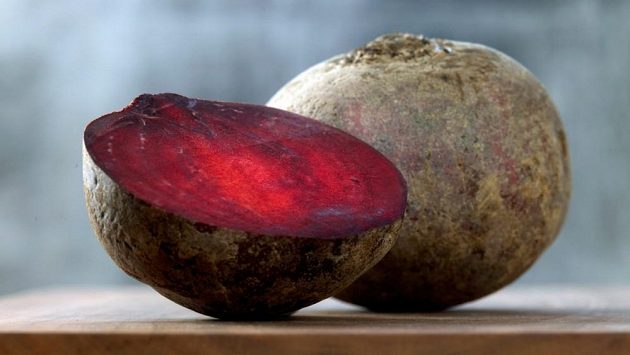 Červená řepa je superpotravina, kterou si z mnoha důvodů zamiluje každý běžec. Červená řepa je superpotravina, kterou si z mnoha důvodů zamiluje každý běžec.