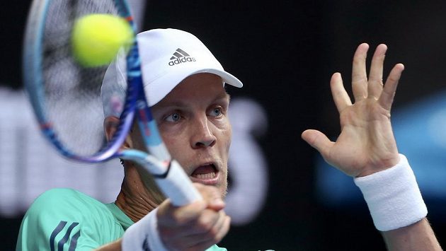Bašičovi z Bosny nadělil šeský tenista Tomáš Berdych v druhé sadě dokonce kanára. Bašičovi z Bosny nadělil šeský tenista Tomáš Berdych v druhé sadě dokonce kanára.