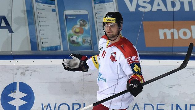 Pavel Skrbek z Olomouce oslavuje vítězný gól během utkání se Spartou. Pavel Skrbek z Olomouce oslavuje vítězný gól během utkání se Spartou.