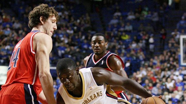 Český basketbalista Jan Veselý z Washingtonu v přípravě proti New Orleans žádný koš nedal. Český basketbalista Jan Veselý z Washingtonu v přípravě proti New Orleans žádný koš nedal.