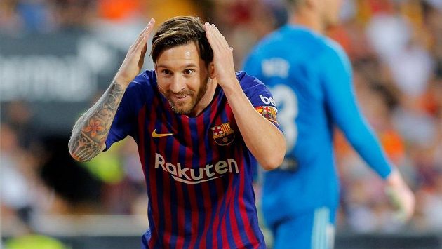 Úžas v očích měl barcelonský Lionel Messi, když vstřelil gól v utkání španělské ligy proti Valencii. Úžas v očích měl barcelonský Lionel Messi, když vstřelil gól v utkání španělské ligy proti Valencii.
