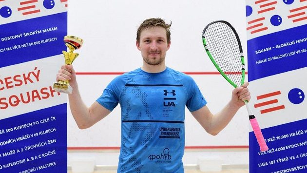 Squashista Jakub Solnický z Ostravy slaví premiérový titul na okruhu PSA. Squashista Jakub Solnický z Ostravy slaví premiérový titul na okruhu PSA.