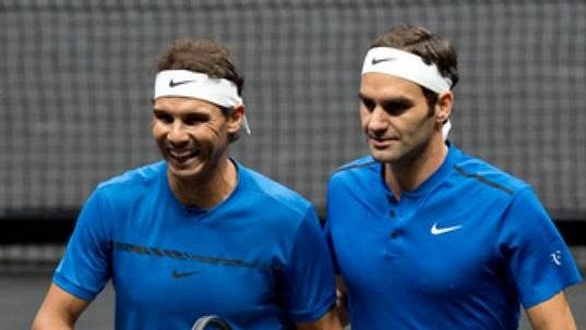 Švýcar Roger Federer (vpravo) a Španěl Rafael Nadal. Švýcar Roger Federer (vpravo) a Španěl Rafael Nadal.
