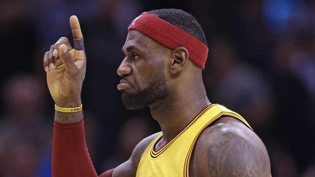 Basketbalista Clevelandu Cavaliers LeBron James v utkání se San Antoniem. Basketbalista Clevelandu Cavaliers LeBron James v utkání se San Antoniem.