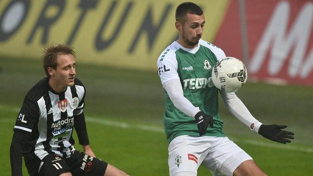 Zleva Patrik Čavoš z Českých Budějovic a Ivan Schranz z Jablonce. Zleva Patrik Čavoš z Českých Budějovic a Ivan Schranz z Jablonce.