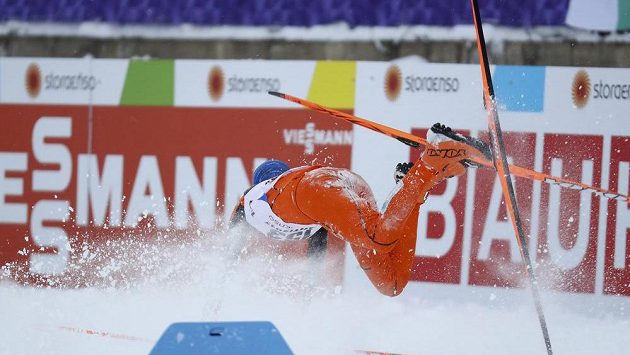Venezuelan Adrian Solano měl občas na trati sprintu velké problémy. Venezuelan Adrian Solano měl občas na trati sprintu velké problémy.