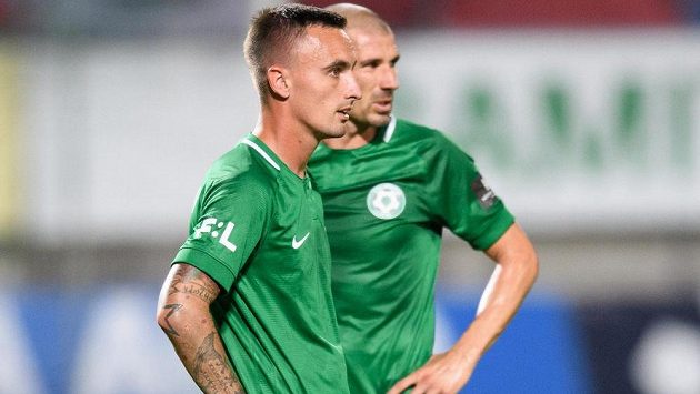 Fotbalisté Příbrami Martin Zeman a Jan Rezek během utkání 8. kola Fortuna ligy s Plzní. Fotbalisté Příbrami Martin Zeman a Jan Rezek během utkání 8. kola Fortuna ligy s Plzní.