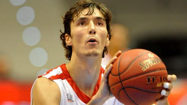 Nymburský Jiří Welsch v utkání Evropského poháru ULEB basketbalistů proti Budivelniku Kyjev. Nymburský Jiří Welsch v utkání Evropského poháru ULEB basketbalistů proti Budivelniku Kyjev.