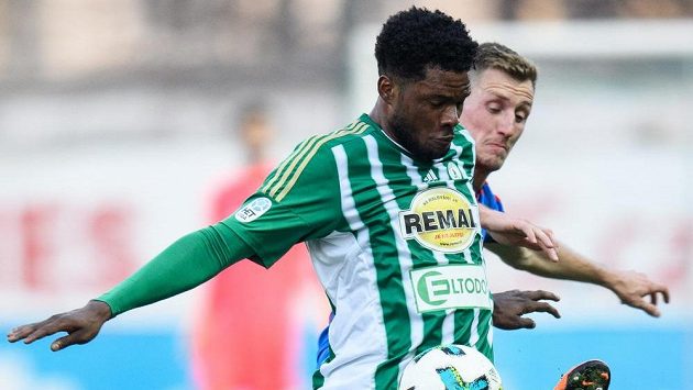 Benjamin Tetteh z Bohemians a Tomáš Hájek z Plzně. Benjamin Tetteh z Bohemians a Tomáš Hájek z Plzně.