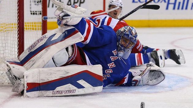 Henrik Lundqvist ve svém dosud posledním utkání s Floridou Panthers. Henrik Lundqvist ve svém dosud posledním utkání s Floridou Panthers.