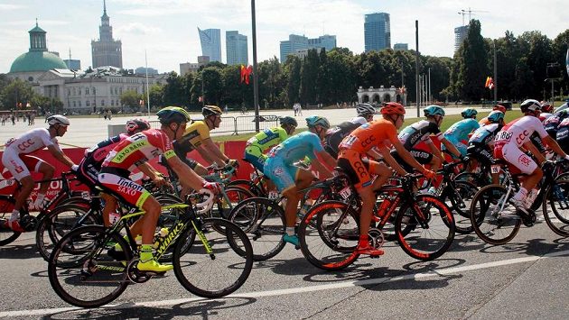 Pole cyklistů během závodu Kolem Polska. Pole cyklistů během závodu Kolem Polska.