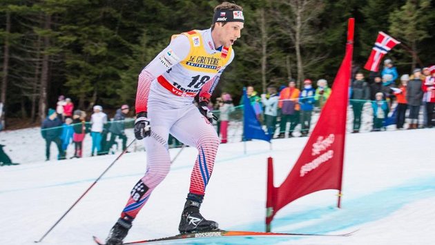 Martin Jakš v obávaném stoupání na sjezdovku Alpe Cermis. Martin Jakš v obávaném stoupání na sjezdovku Alpe Cermis.