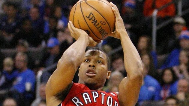 K výhře Toronta pomohl zejména Kyle Lowry s 22 body a devíti asistencemi. K výhře Toronta pomohl zejména Kyle Lowry s 22 body a devíti asistencemi.
