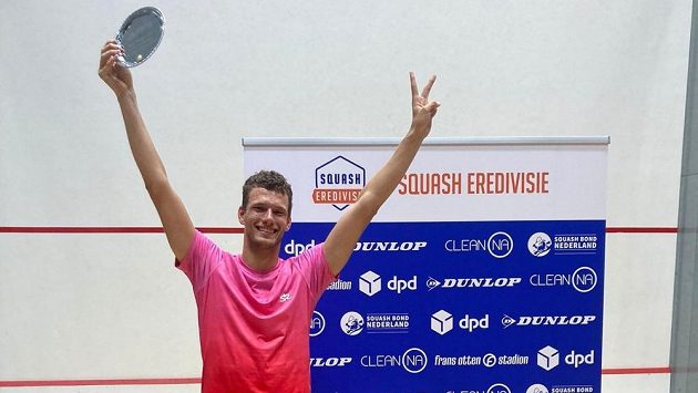 Český squashista Martin Švec vstoupil do nové sezony vítězstvím na turnaji v Amsterdamu. Český squashista Martin Švec vstoupil do nové sezony vítězstvím na turnaji v Amsterdamu.