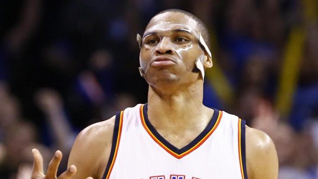 Oklahomský Westbrook a jeho decentní oslava "trojky" proti Atlantě. Oklahomský Westbrook a jeho decentní oslava "trojky" proti Atlantě.