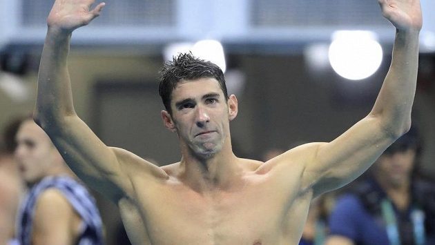 Dojatý Michael Phelps zdraví fanoušky v Riu. Dojatý Michael Phelps zdraví fanoušky v Riu.