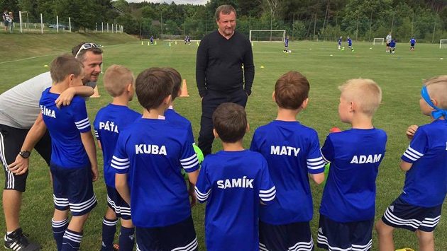 Talé kouč Pavel Vrba prosazuje výchovu kreativních malých fotbalistů. Talé kouč Pavel Vrba prosazuje výchovu kreativních malých fotbalistů.