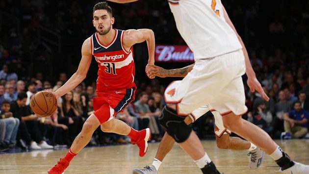 Tomáš Satoranský v dresu Washingtonu. Tomáš Satoranský v dresu Washingtonu.