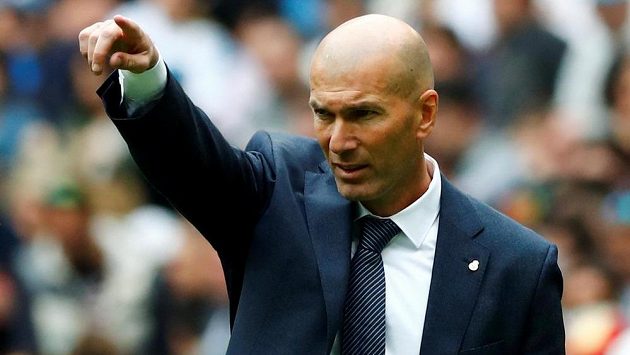Trenér fotbalového Real Madrid Zinédine Zidane byl prý pořádně naštvaný, když klubový prezident Pérez vyhlásil, že chce, aby Gareth Bale dál působil v Bílém baletu. Trenér fotbalového Real Madrid Zinédine Zidane byl prý pořádně naštvaný, když klubový prezident Pérez vyhlásil, že chce, aby Gareth Bale dál působil v Bílém baletu.