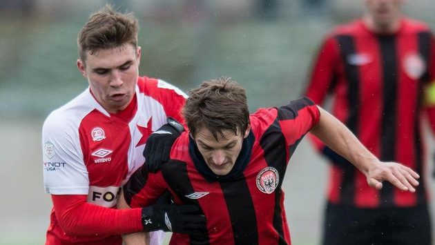 Zimní posila Slavie Zdeněk Linhart (vlevo) během přípravného utkání s Chrudimí. Zimní posila Slavie Zdeněk Linhart (vlevo) během přípravného utkání s Chrudimí.