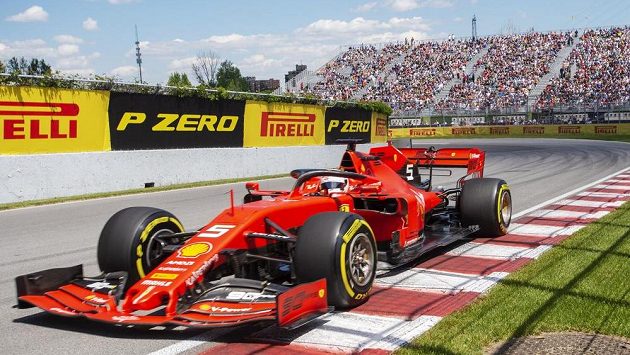 Sebastian Vettel s vozem ferrari na okruhu v Montrealu. Sebastian Vettel s vozem ferrari na okruhu v Montrealu.