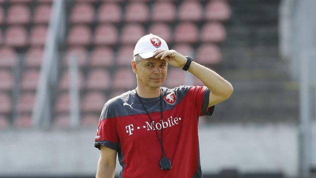 Vítězslav Lavička, trenér reprezentační jednadvacítky. Vítězslav Lavička, trenér reprezentační jednadvacítky.