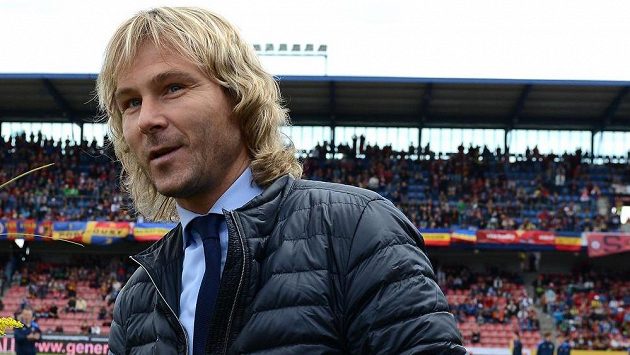 Pavel Nedvěd, ikona českého fotbalu, obdivuje hru Argentince Lionela Messiho. Pavel Nedvěd, ikona českého fotbalu, obdivuje hru Argentince Lionela Messiho.