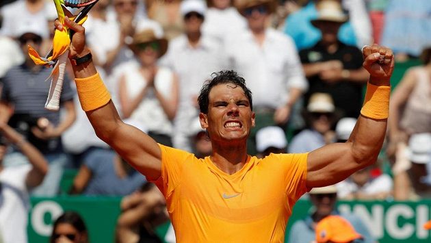 Rafael Nadal slaví postup do finále turnaje v Monte Carlu. Rafael Nadal slaví postup do finále turnaje v Monte Carlu.