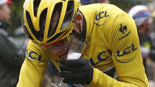 Chris Froome slaví na Tour. Chris Froome slaví na Tour.