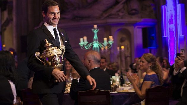 Roger Federer na večírku wimbledonských šampiónů v Guildhall. Roger Federer na večírku wimbledonských šampiónů v Guildhall.