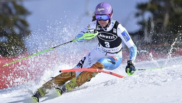 Šárka Strachová na trati. Šárka Strachová na trati.