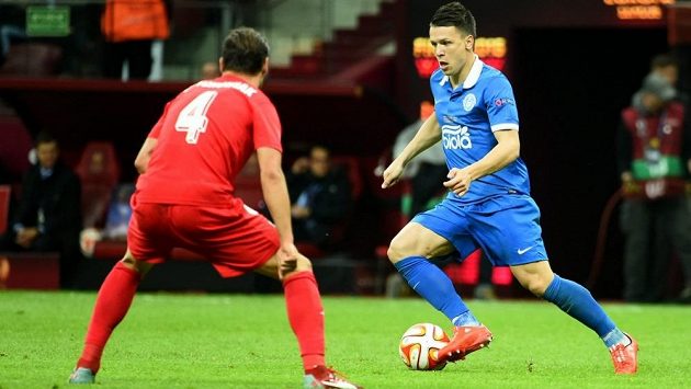 Jevhen Konopljanka (vpravo) ve finále Evropské ligy proti Seville. Jevhen Konopljanka (vpravo) ve finále Evropské ligy proti Seville.