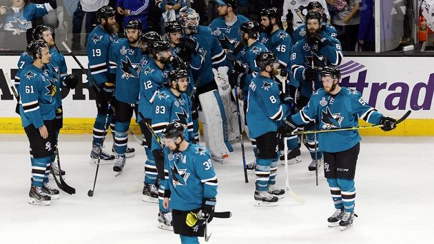Smutní hokejisté San Jose. Sen o Stanley Cupu se jim rozplynul. Smutní hokejisté San Jose. Sen o Stanley Cupu se jim rozplynul.